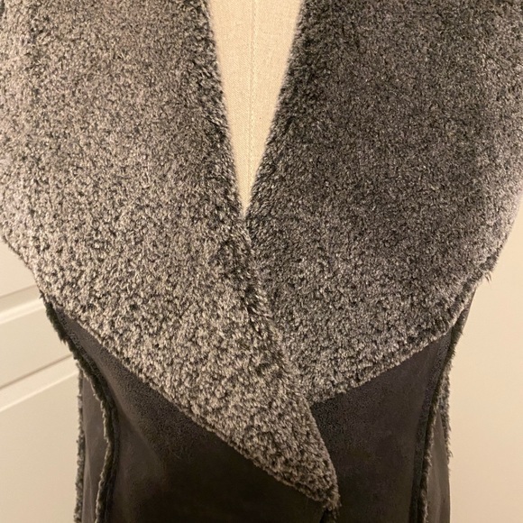 Neumann Marcus faux shearling charcoal vest size XS. - Picture 3 of 5